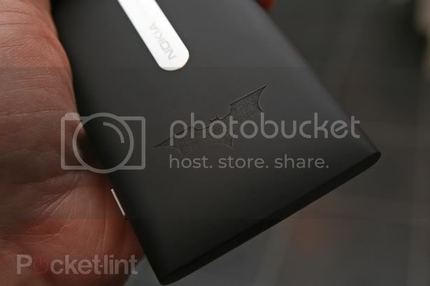nokia-lumia-800-batman-edition-pict-4.jpg