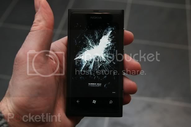 nokia-lumia-800-batman-edition-pict-3.jpg