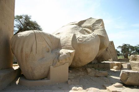 1183500175800px-s_f-e-cameron_egypt_2005_ramaseum_01294.jpg