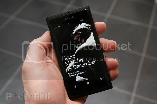 nokia-lumia-800-batman-edition-pict-2.jpg